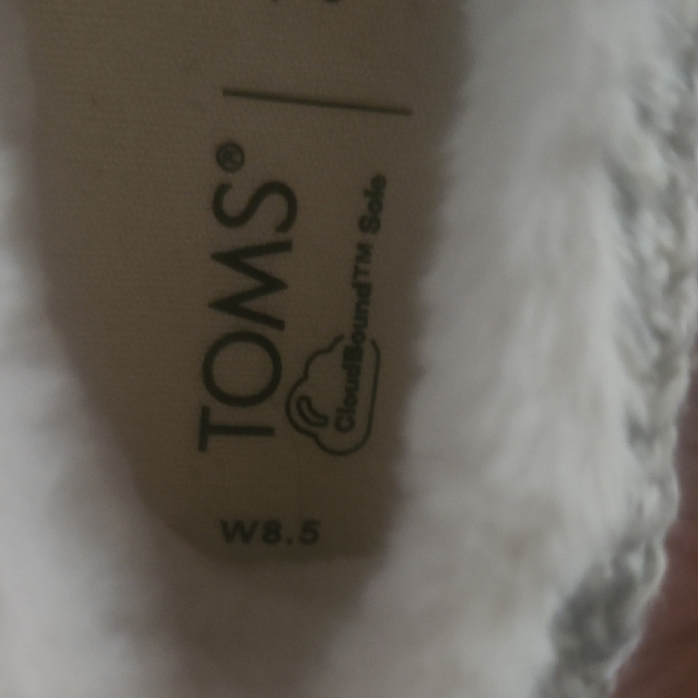 TOMS Light Gray Knit Slip-Ons - Picture 4 of 4